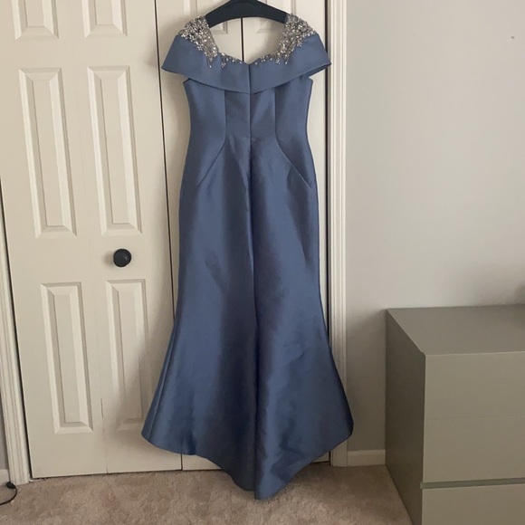 Astoning wedge blue gown - Picture 7 of 7